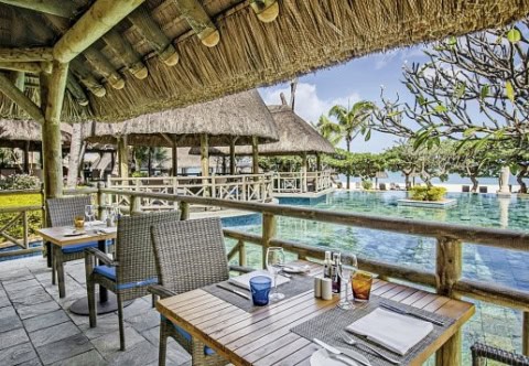 Restaurantterrasse am Pool im La Pirogue Mauritius