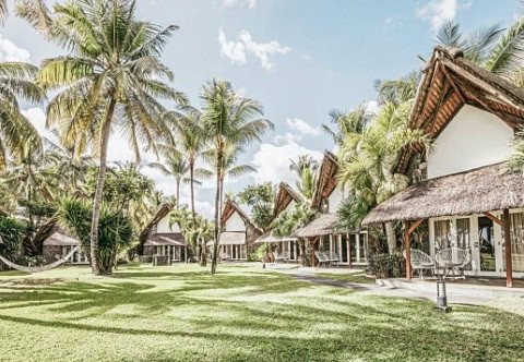 Bungalows im Garten des La Pirogue Mauritius
