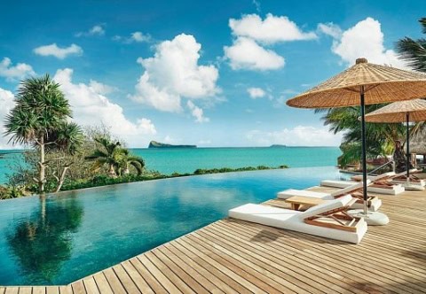 Infinity-Pool mit Meerblick im Paradise Cove Boutique Hotel Mauritius