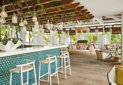 Stilvolle Bar mit Lounge im Paradise Cove Boutique Hotel Mauritius