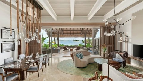 Beach Suite im Shangri-La Le Touessrok mit Wohnbereich, Terrasse und Meerblick