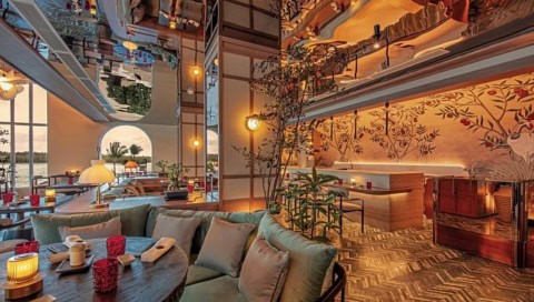 Restaurant im Shangri-La Le Touessrok mit warmem Licht und stilvollem Design