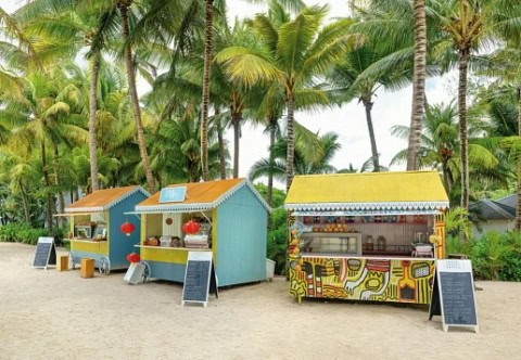 Bunte Streetfood-Stände im The Ravenala Attitude Mauritius