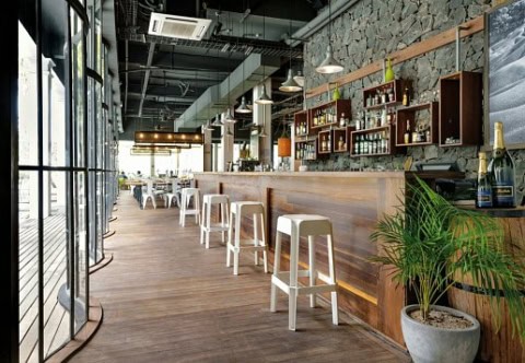 Moderne Bar im The Ravenala Attitude Mauritius