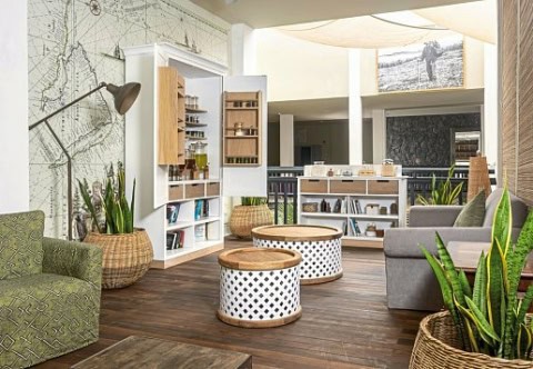 Gemütliche Bibliothekslounge im The Ravenala Attitude Mauritius