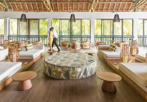 Großzügige Lobbylounge im The Ravenala Attitude Mauritius