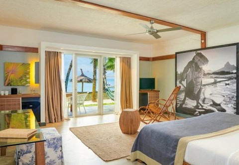 Abendliche Lounge am Wasser im The Ravenala Attitude Mauritius