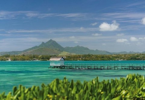 Blick über die Lagune mit Bergpanorama beim Tropical Attitude Mauritius