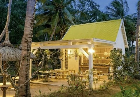 Restaurantgebäude am Abend im Tropical Attitude Mauritius
