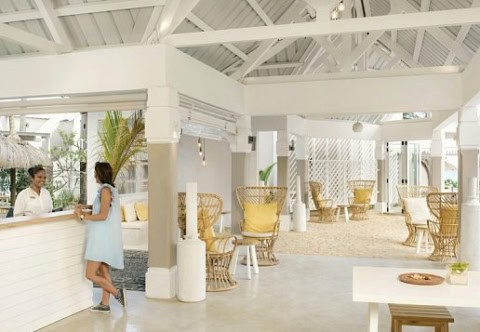 Offene Lobby im Tropical Attitude Mauritius