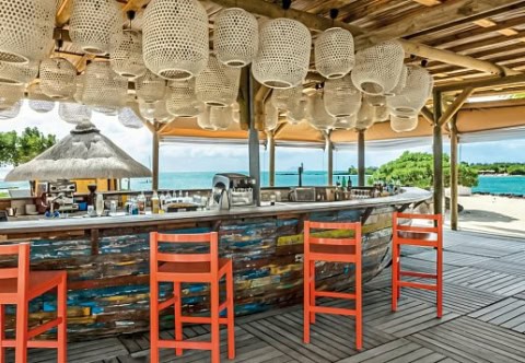 Bar mit Meerblick im Zilwa Attitude Mauritius
