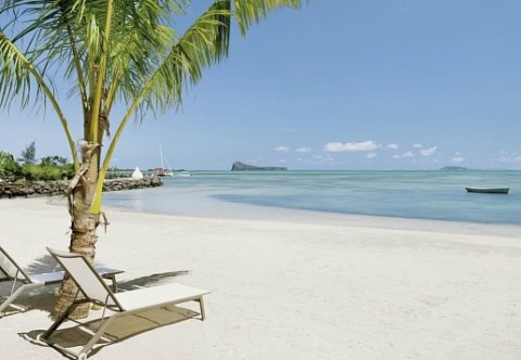 Weißer Sandstrand am Zilwa Attitude Mauritius