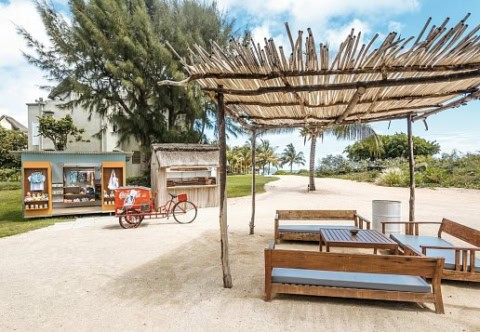 Strandlounge mit Sitzbereich im Zilwa Attitude Mauritius